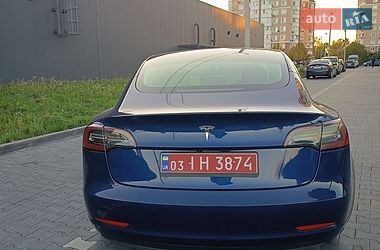 Седан Tesla Model 3 2023 в Буче