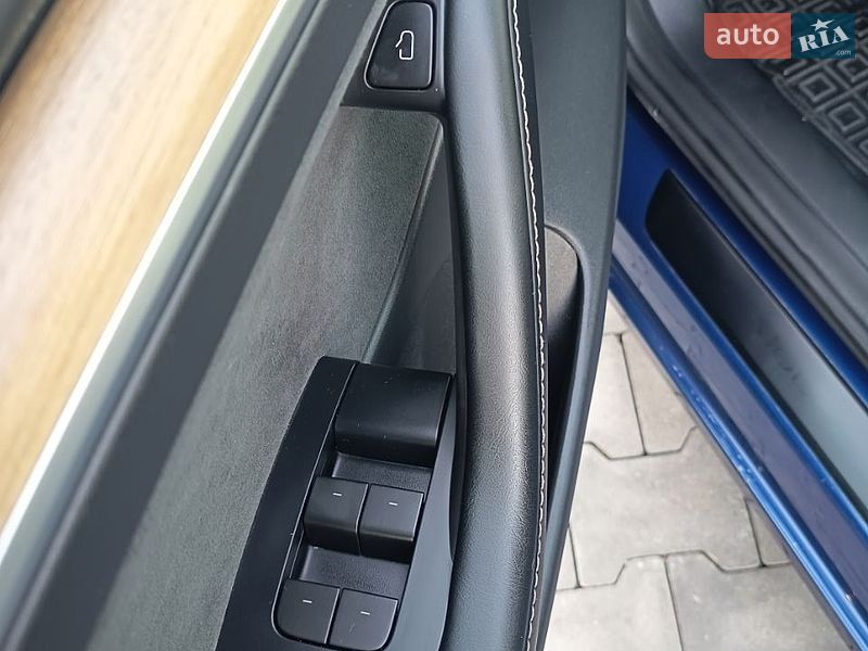 Седан Tesla Model 3 2023 в Буче