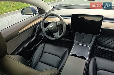Седан Tesla Model 3 2023 в Буче