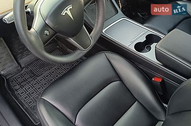 Седан Tesla Model 3 2023 в Буче