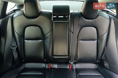Седан Tesla Model 3 2023 в Буче