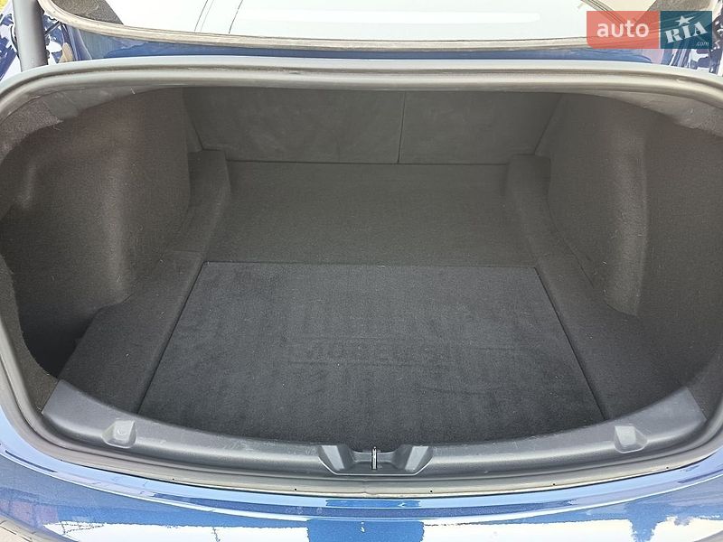 Седан Tesla Model 3 2023 в Буче