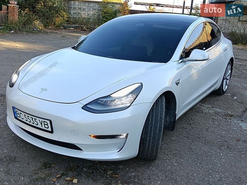 Седан Tesla Model 3 2019 в Львове