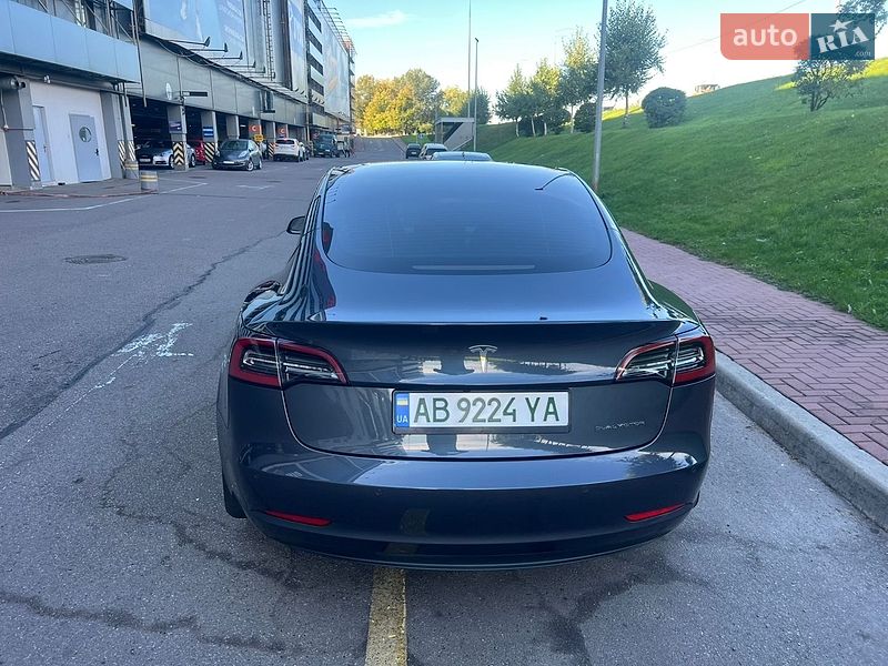 Седан Tesla Model 3 2022 в Києві