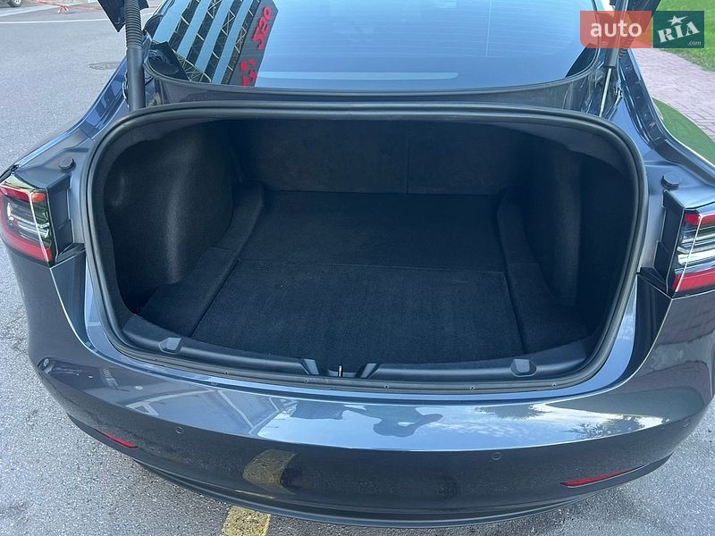 Седан Tesla Model 3 2022 в Києві