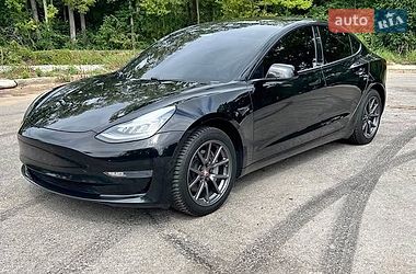 Седан Tesla Model 3 2020 в Львові