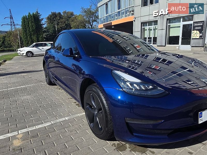 Седан Tesla Model 3 2018 в Львове