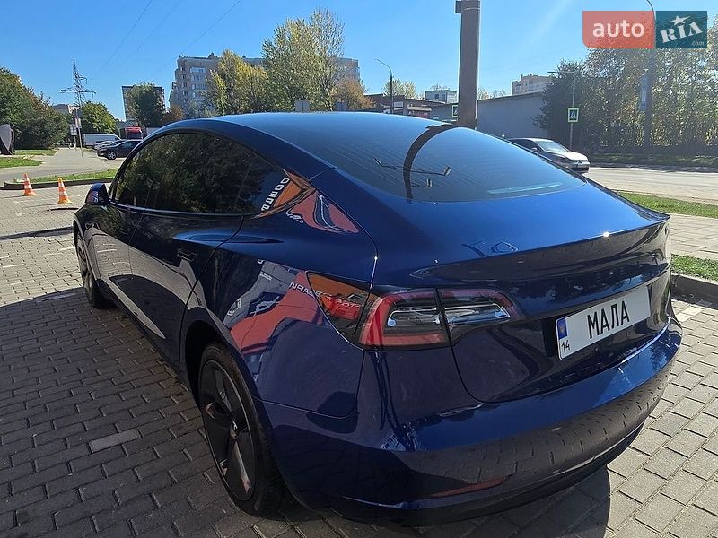 Седан Tesla Model 3 2018 в Львове