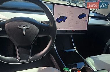Седан Tesla Model 3 2018 в Львове
