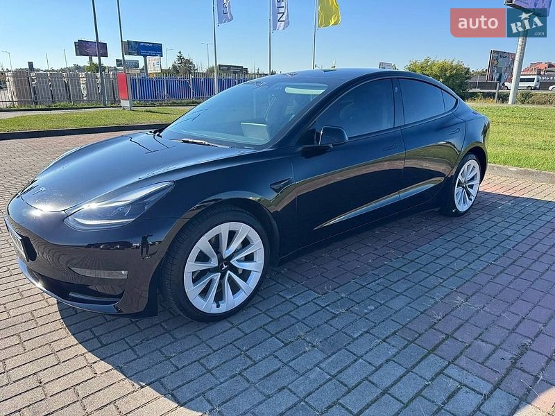Седан Tesla Model 3 2022 в Львові