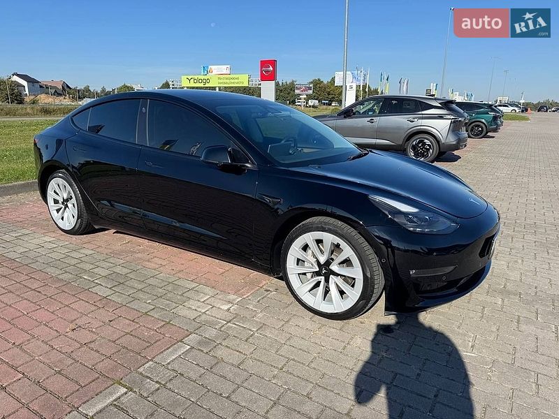 Седан Tesla Model 3 2022 в Львові