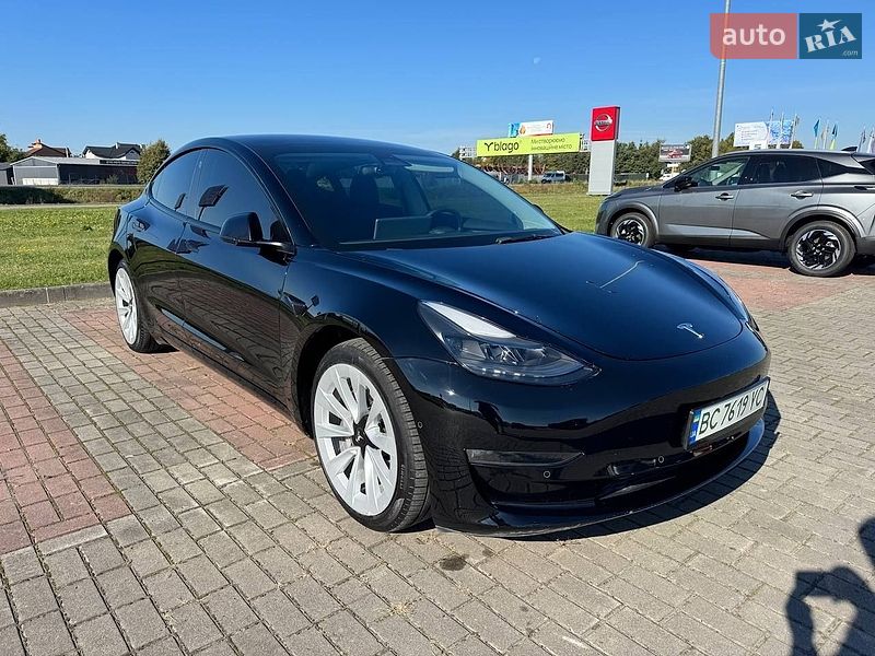Седан Tesla Model 3 2022 в Львові
