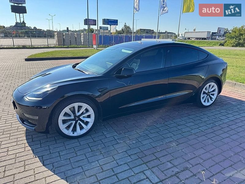 Седан Tesla Model 3 2022 в Львові
