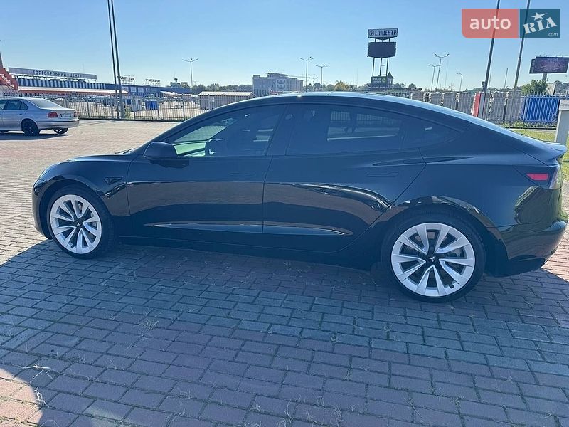 Седан Tesla Model 3 2022 в Львові