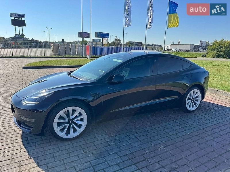 Седан Tesla Model 3 2022 в Львові