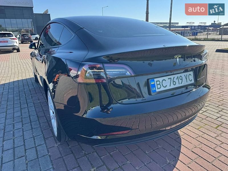 Седан Tesla Model 3 2022 в Львові