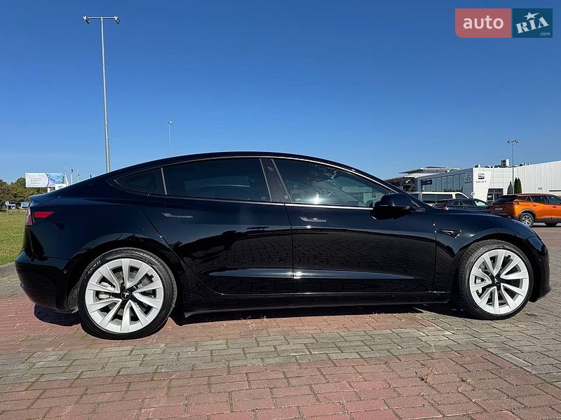 Седан Tesla Model 3 2022 в Львові