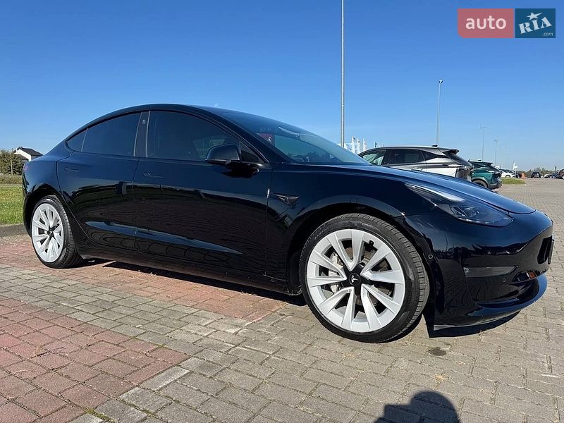 Седан Tesla Model 3 2022 в Львові