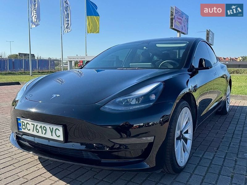 Седан Tesla Model 3 2022 в Львові