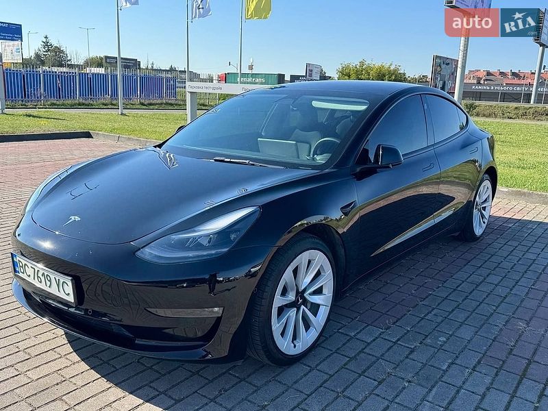 Седан Tesla Model 3 2022 в Львові