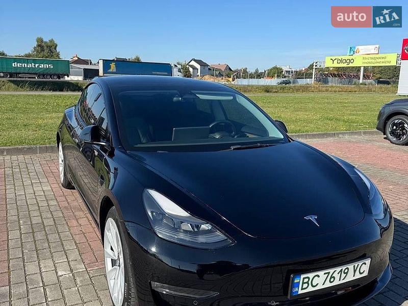 Седан Tesla Model 3 2022 в Львові