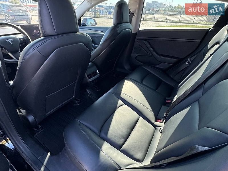 Седан Tesla Model 3 2022 в Львові