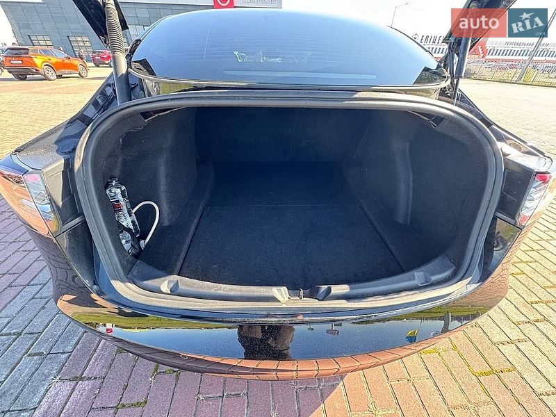 Седан Tesla Model 3 2022 в Львові