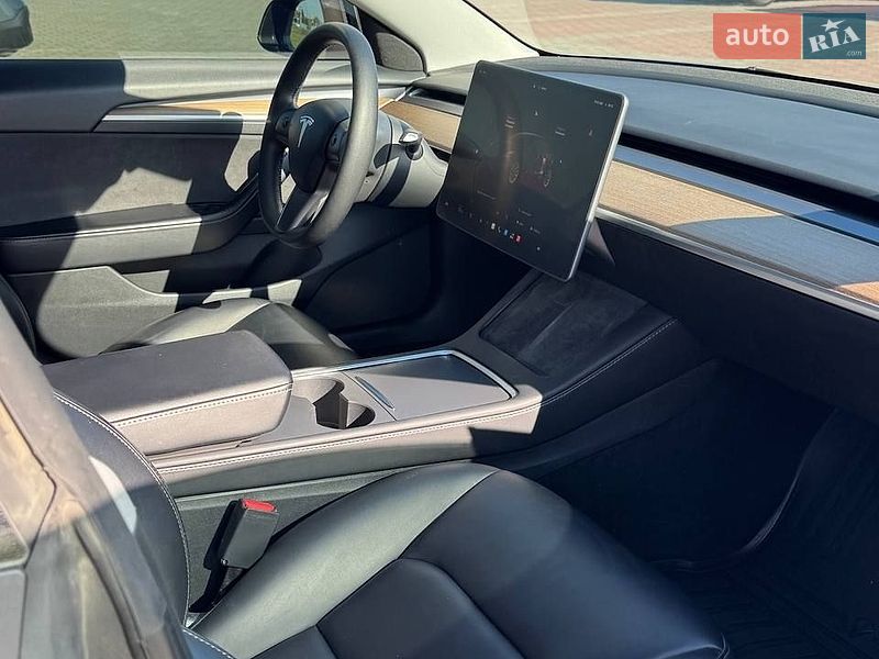 Седан Tesla Model 3 2022 в Львові