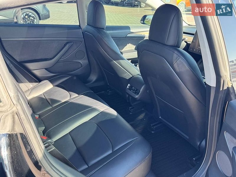 Седан Tesla Model 3 2022 в Львові