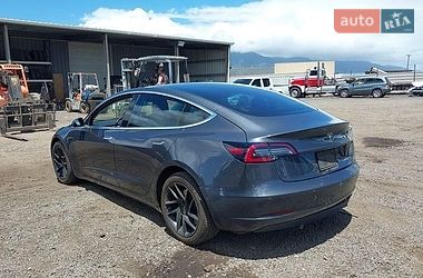 Седан Tesla Model 3 2019 в Ровно