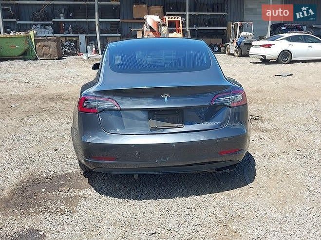 Седан Tesla Model 3 2019 в Ровно