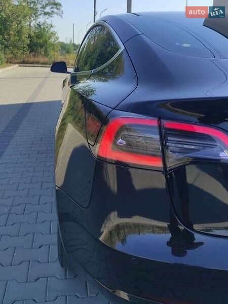Седан Tesla Model 3 2019 в Києві