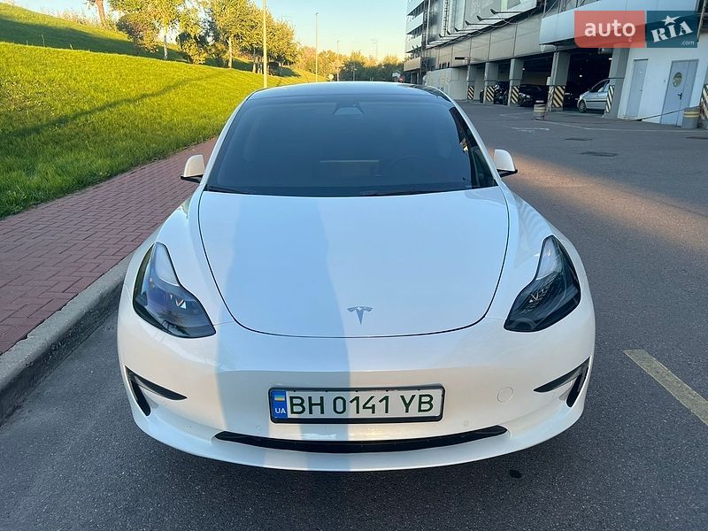 Седан Tesla Model 3 2022 в Киеве