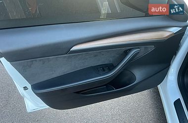 Седан Tesla Model 3 2022 в Киеве