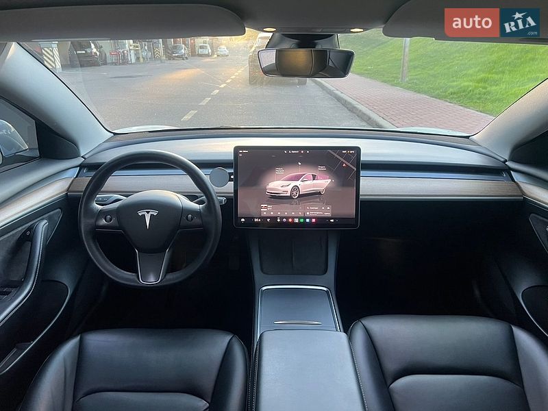 Седан Tesla Model 3 2022 в Киеве