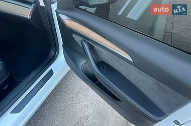 Седан Tesla Model 3 2022 в Киеве