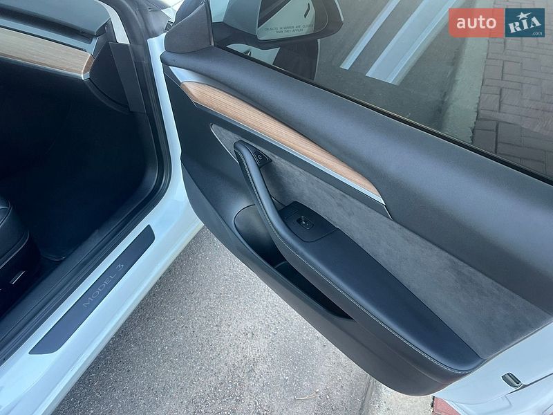 Седан Tesla Model 3 2022 в Киеве