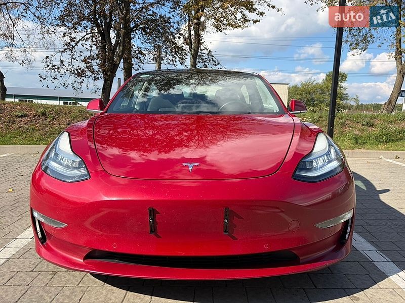 Седан Tesla Model 3 2018 в Львове