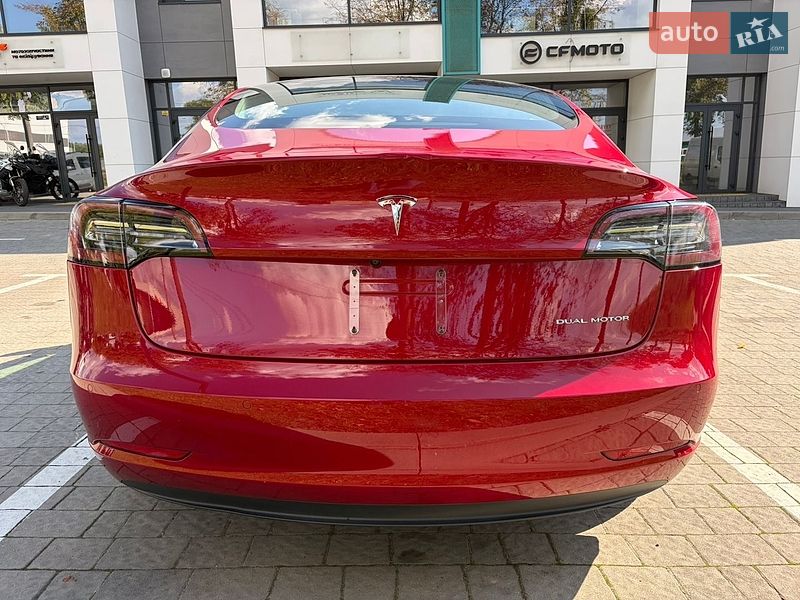 Седан Tesla Model 3 2018 в Львове
