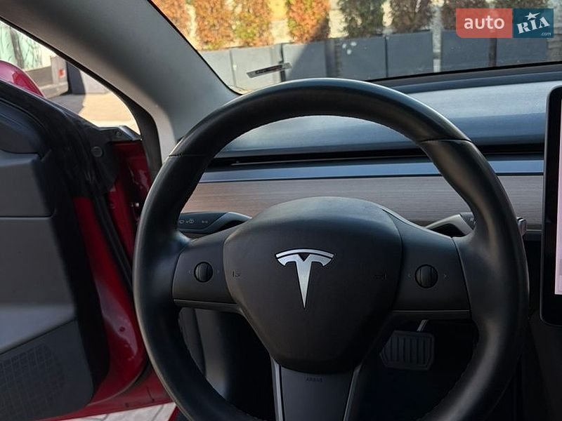 Седан Tesla Model 3 2018 в Львове