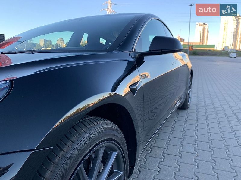 Седан Tesla Model 3 2022 в Киеве