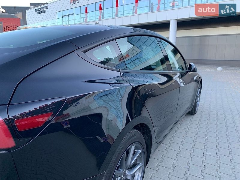 Седан Tesla Model 3 2022 в Киеве