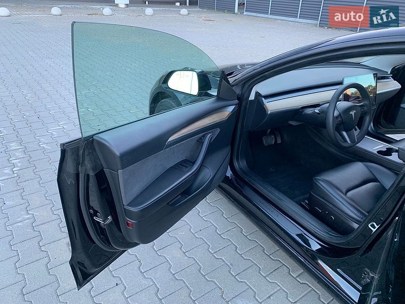 Седан Tesla Model 3 2022 в Киеве