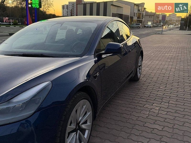 Седан Tesla Model 3 2022 в Ивано-Франковске