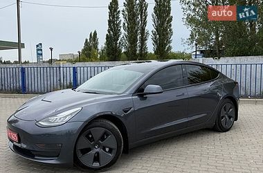 Седан Tesla Model 3 2022 в Краснограді