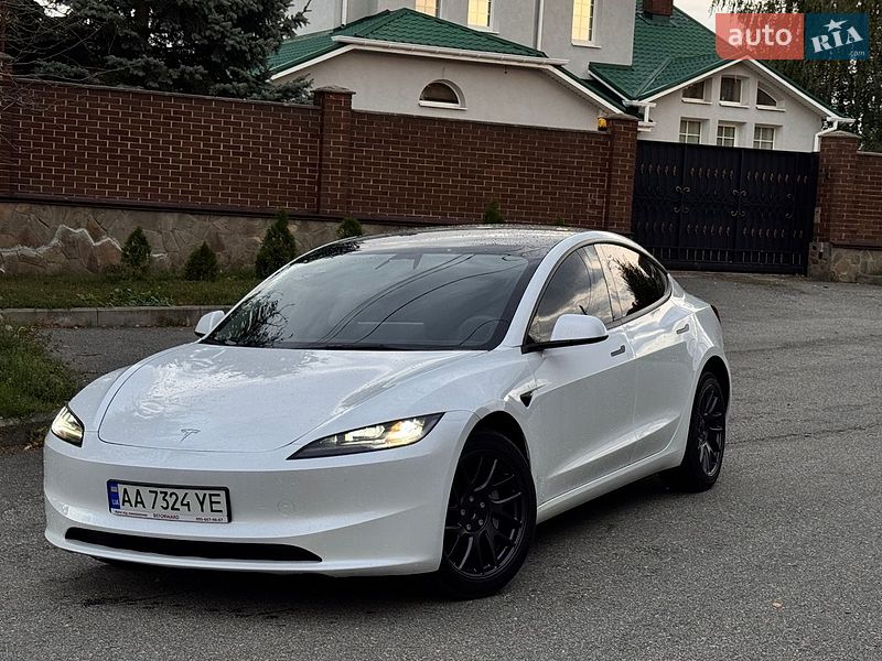 Tesla Model 3 2025