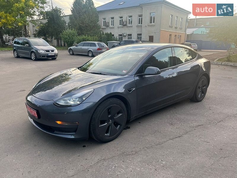 Седан Tesla Model 3 2023 в Львове