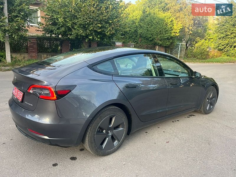 Седан Tesla Model 3 2023 в Львове