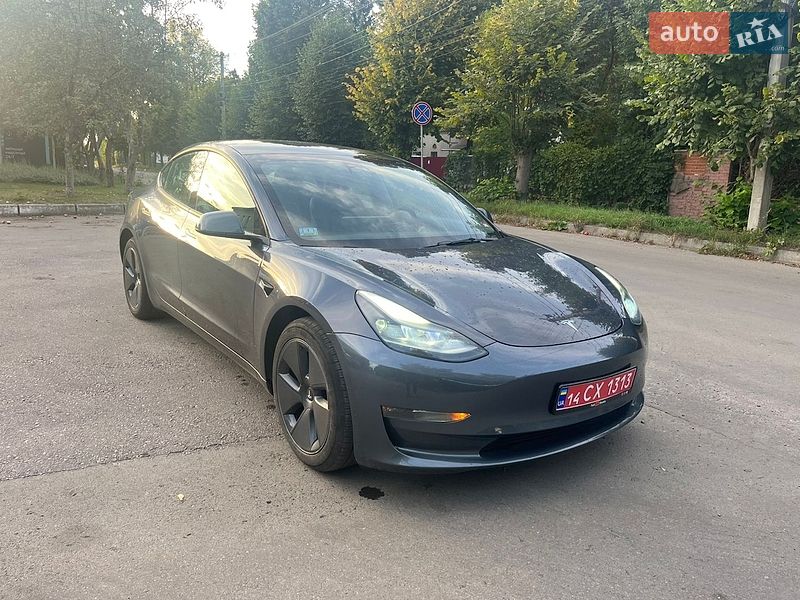 Седан Tesla Model 3 2023 в Львове