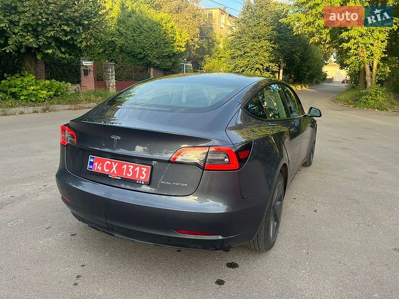 Седан Tesla Model 3 2023 в Львове